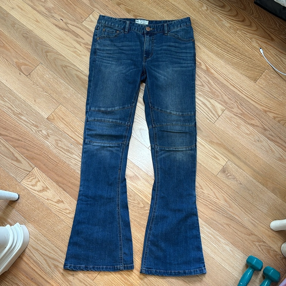 Free People blue Skylar, bottom flare, low rise blue jeans, size 27, like NEW